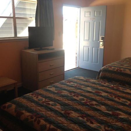 Copa Budget Inn Medicine Lodge Экстерьер фото